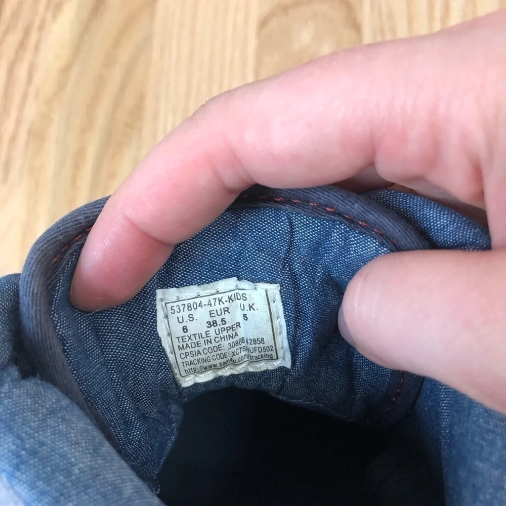Levi’s Kids Gray Blue Midtop Sneakers Sz 6